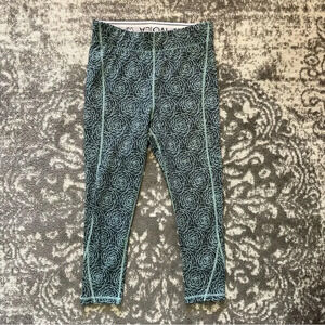 Ivory Ella Mint Floral Hi-Rise Capri Leggings